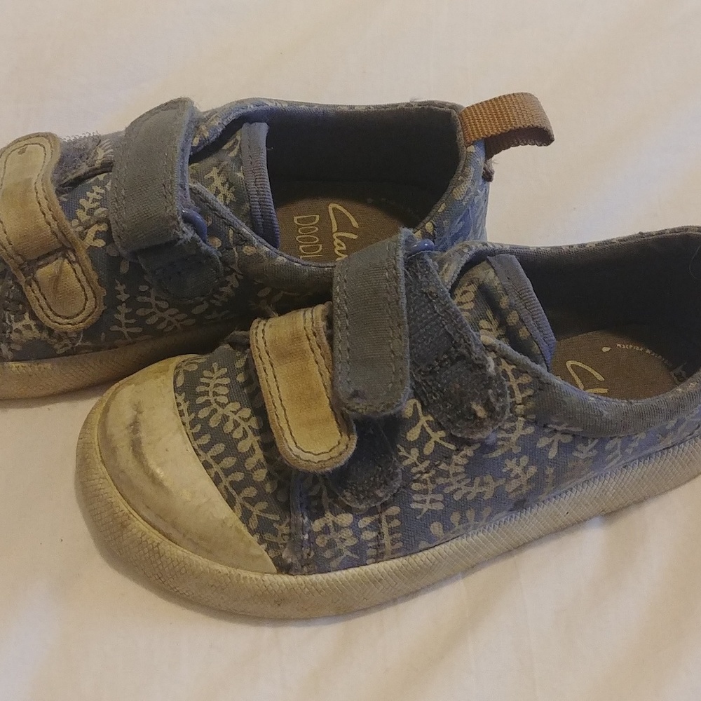 Toddler girl Clarks size 7 sneakers